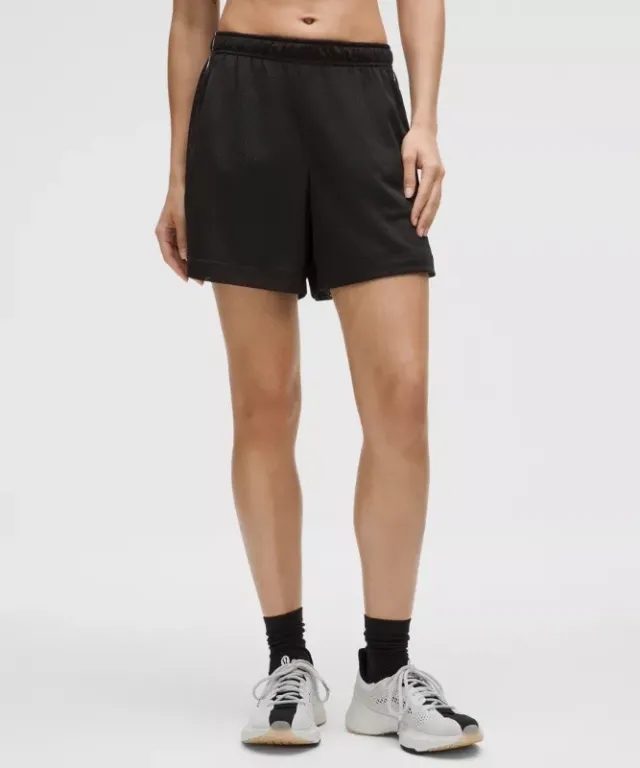 lululemon – Women's Double-Layered Mid-Rise Shorts – 5" – Color Black/Green – Size L