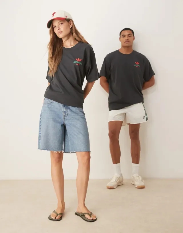 Adidas Originals T-Shirt With Chilli Graphic In Black