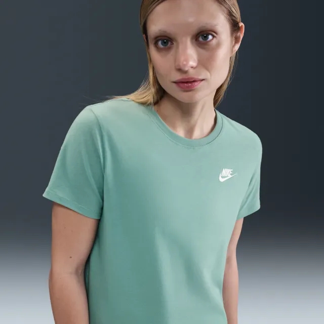 Nike Sportswear Club Essentials Women's T-Shirt - Green - Cotton/Polyester