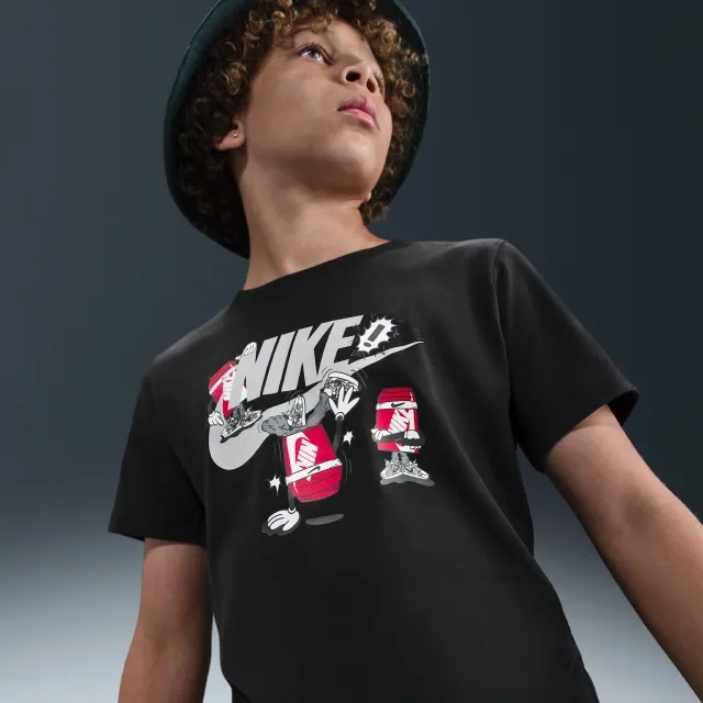 Nike Sportswear Older Kids' T-Shirt - Black