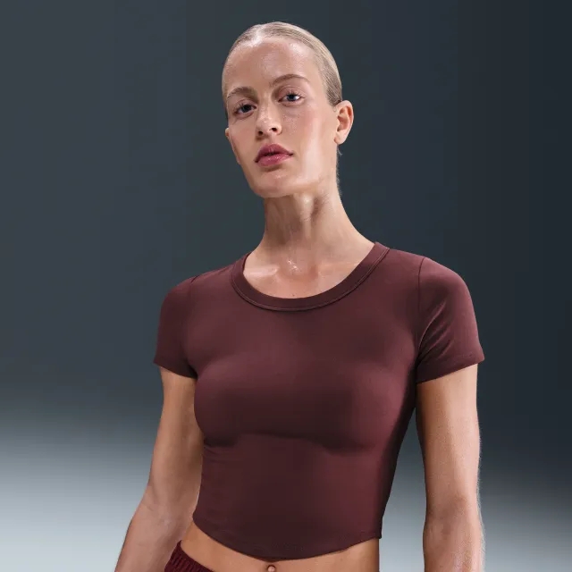 Nike One Fitted Women's Dri-FIT Short-Sleeve Cropped Top - Red - Recycled Polyester Minimum