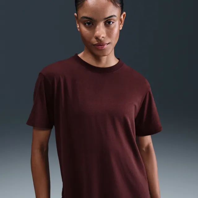 Nike One Relaxed Women's Dri-FIT Short-Sleeve Top - Red - Sustainable Materials