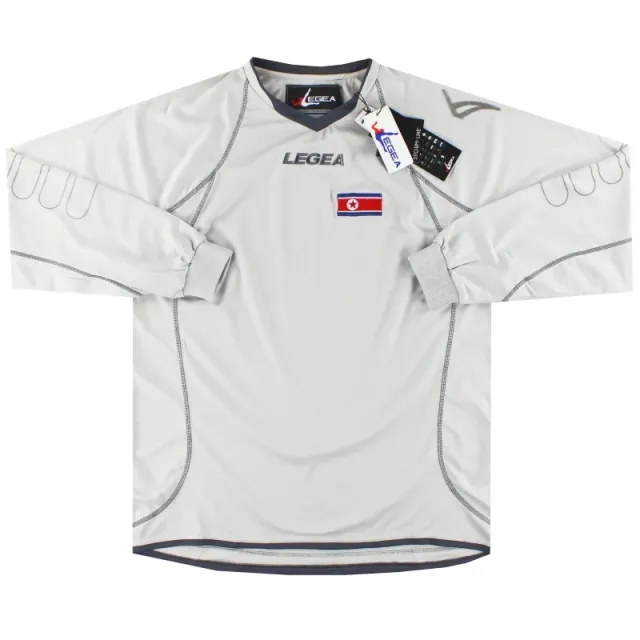 2010-12 North Korea World Cup Goalkeeper Shirt and Shorts *BNIB* XL - Asian / BNIB 