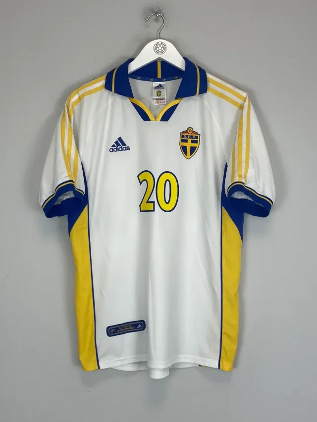 2000/02 SWEDEN LARSSON #20 AWAY SHIRT (M) ADIDAS | Cult Kits