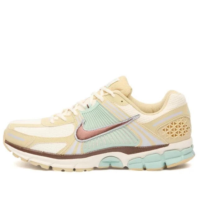 Nike Men's Zoom Vomero 5 Style Sneaker Gold/Brown/Platinum