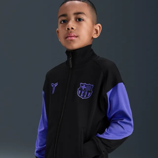 F.C. Barcelona Academy Pro Away Older Kids' Kobe Dri-FIT Football Anthem Jacket - Black - Polyester