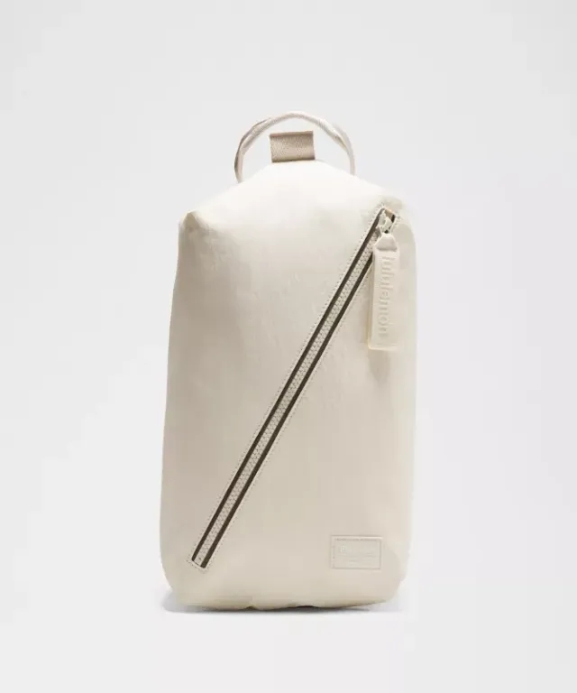 lululemon – Fast Track Bag 2.0 9L – Color Silver/White