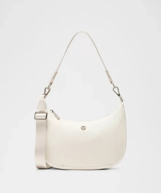 lululemon – City Essentials Small Shoulder Bag 3L – Color Silver/White