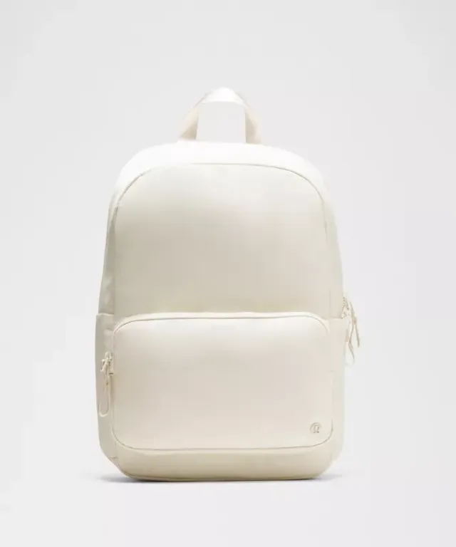 lululemon – Everywhere Backpack 22L – Color Khaki