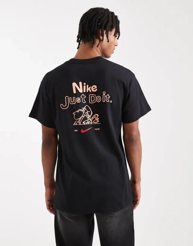 Nike Line Art Graphic T-Shirt In Black