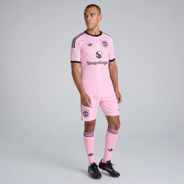 Manchester United 25/26 Third Mens Goalkeeper Shorts Pink