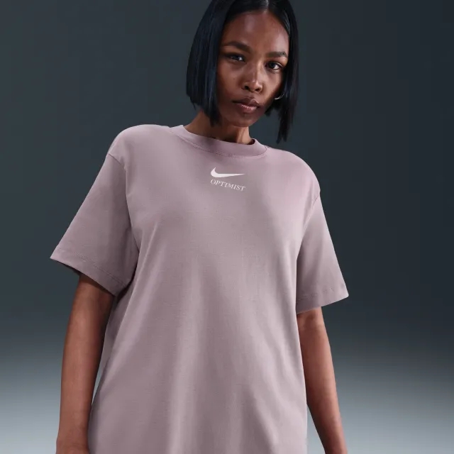 Nike Sportswear Women's T-Shirt - Pink