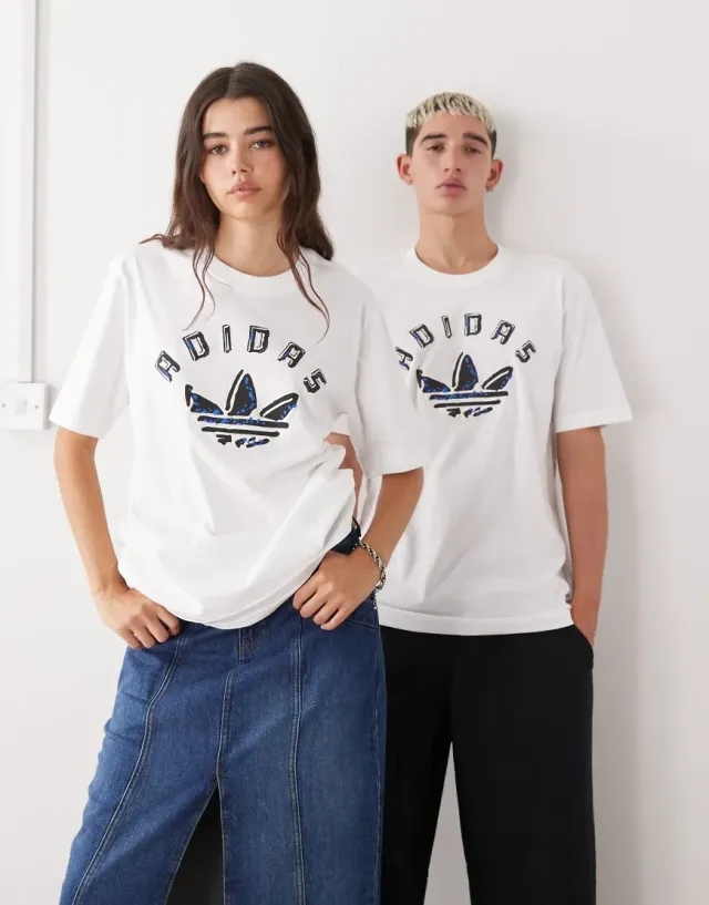 Adidas Originaals 1972 Small Graphic T-Shirt In White