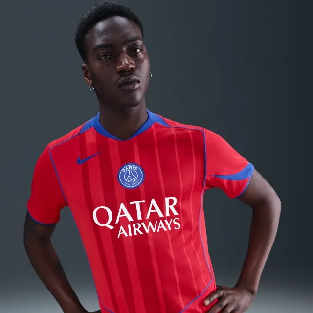Paris Saint-Germain 2025/26 Stadium Third Men's Nike Dri-FIT Total 90 Football Replica Shirt - Red - Polyester