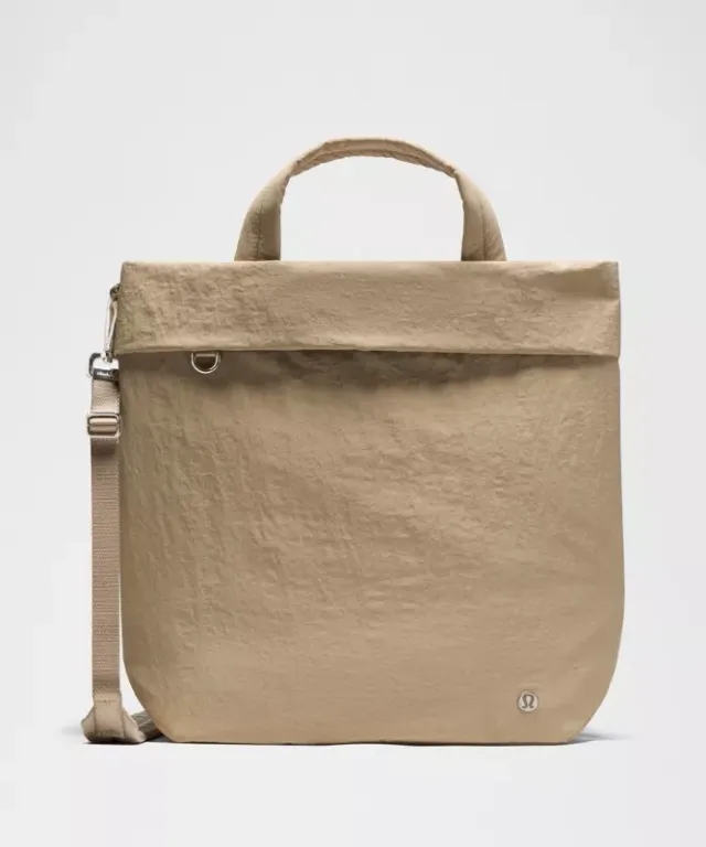 lululemon – On My Level Tote Bag 20L – Color Brown