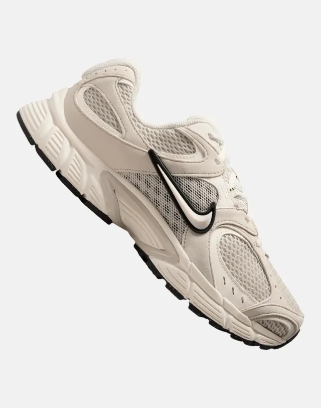 Women's Nike V5 Rnr Trainers in Cream/Black 