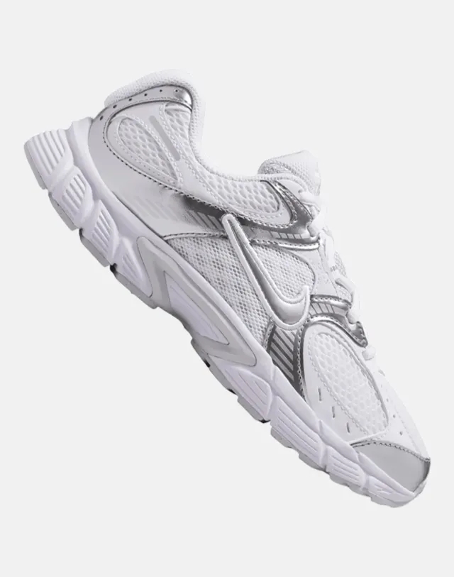 Nike Older Kids V5 Rnr Trainers in White/Silver 