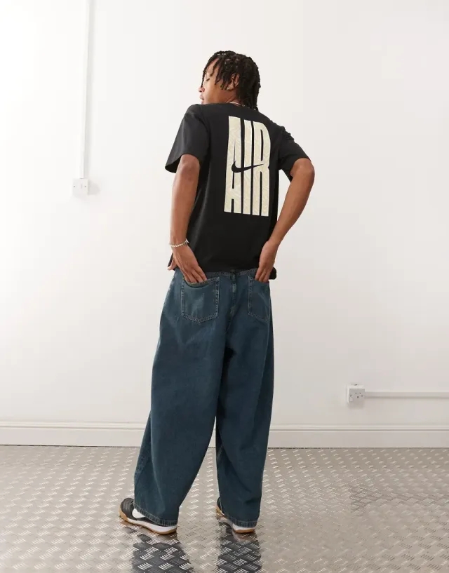 Nike Air Graphic T-Shirt In Black