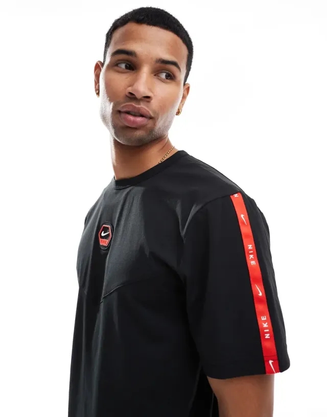 Nike Short Sleeve T-Shirt In Black