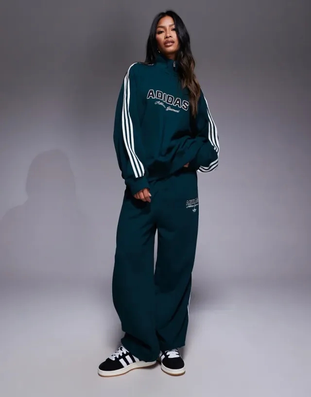 Adidas Originals Joggers In Green With Front Graphic-Navy