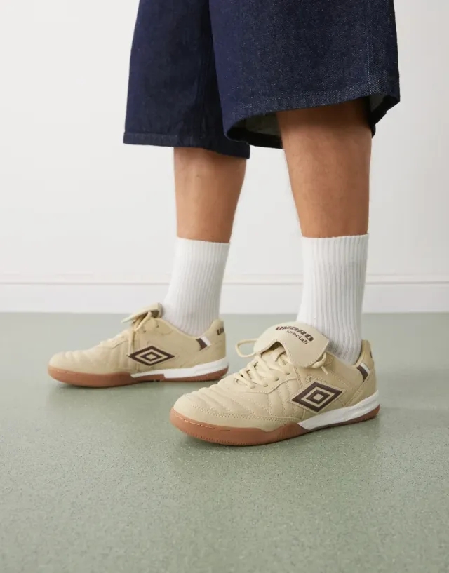 Umbro Speciali Suede Trainers In Beige-Neutral