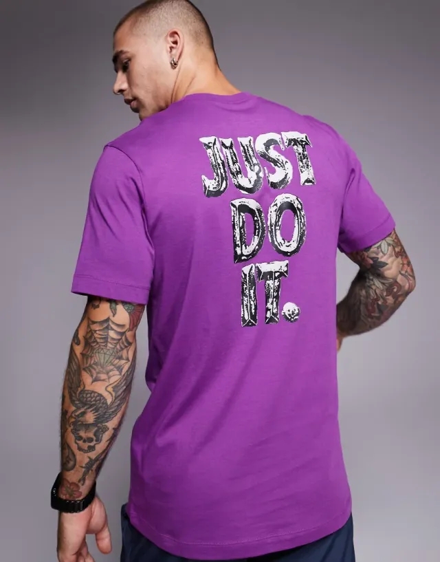 Nike Training Graphic T-Shirt In Purple-Red