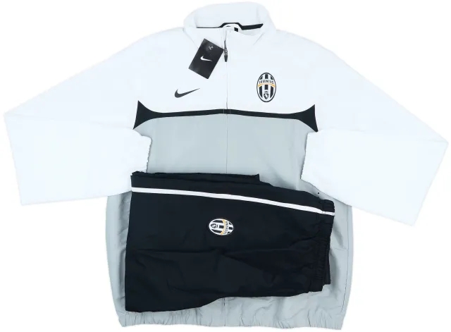 2010-11 Juventus Nike Tracksuit (L)