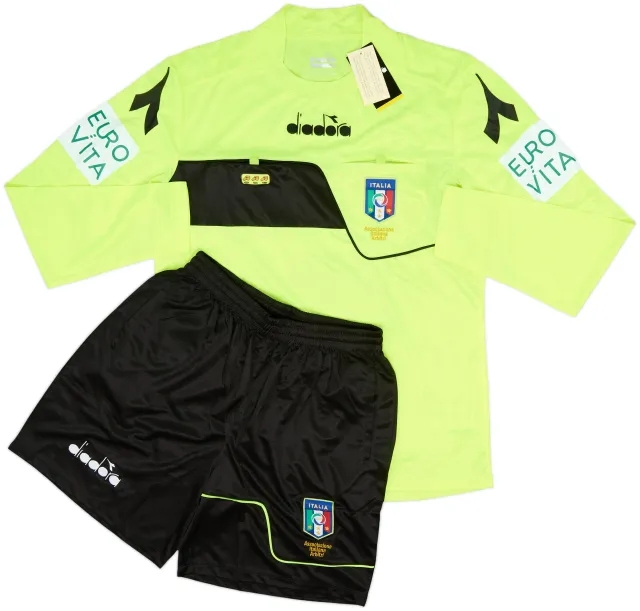 2017-18 Italy Diadora Referee Shirt & Shorts (M)