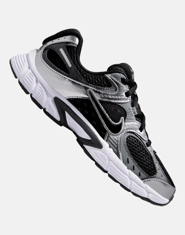 Nike Older Kids V5 Rnr Trainers in Black/Grey 
