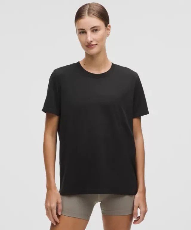 lululemon – Women's Swiftly Relaxed Short-Sleeve Shirt Fit – Color Black – Size 4