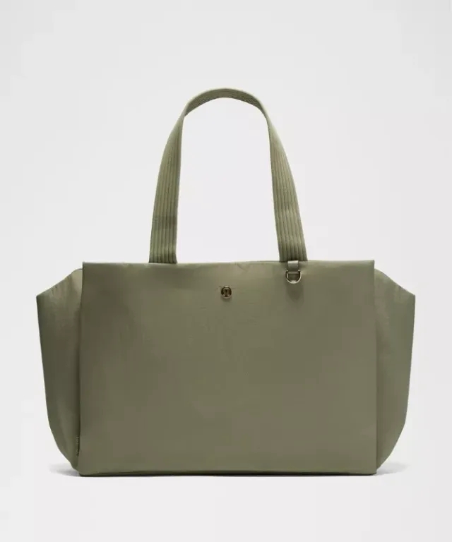 lululemon – Triple Compartment Tote Bag 18L – Color Green