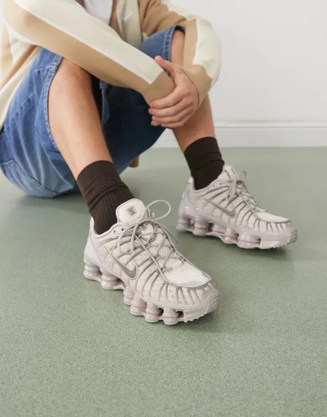 Nike Shox Tl Trainers In Brown