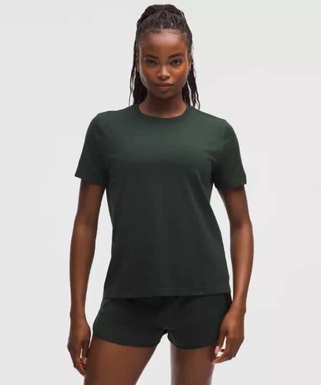lululemon – Women's Swiftly Relaxed Short-Sleeve Shirt Fit – Color Green – Size 0