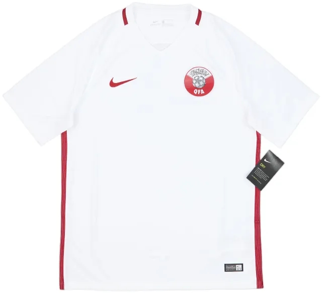 2016 Qatar Away Shirt (M)