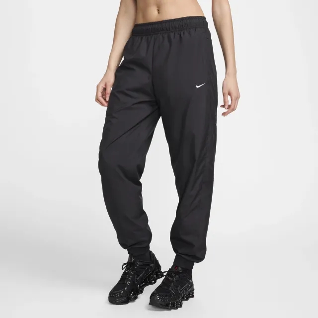 Nike Sportswear Classic Wovens Women's UV Protection Mid-Rise Loose Joggers - Black - Polyester