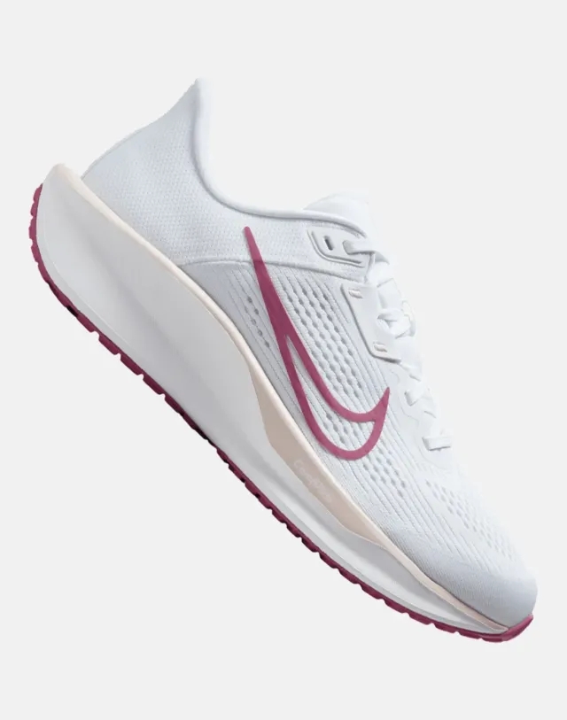 Women's Nike Quest 6 Running Shoes in White/Red 