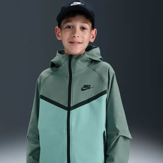 Nike Tech Older Kids' (Boys') Woven Jacket - Green