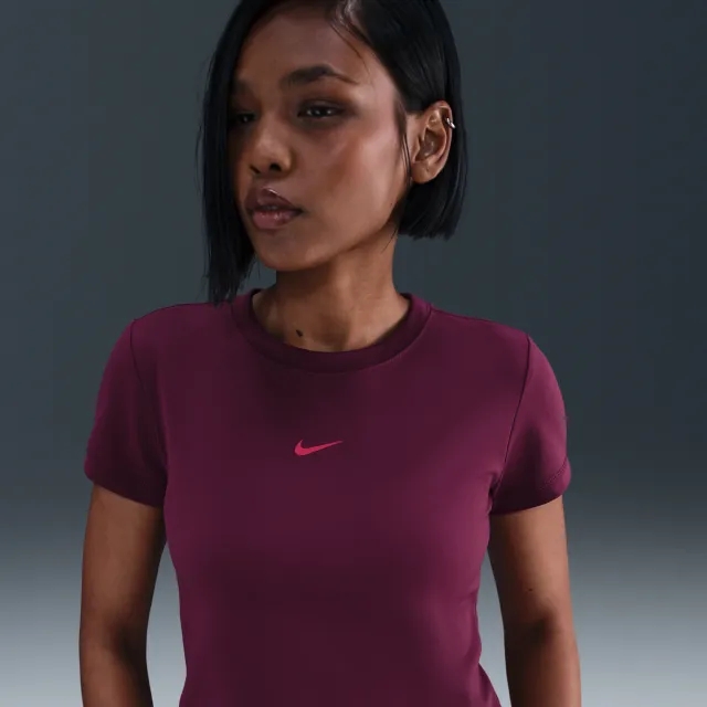 Nike Sportswear Women's Slim Cropped Top - Red - Sustainable Materials