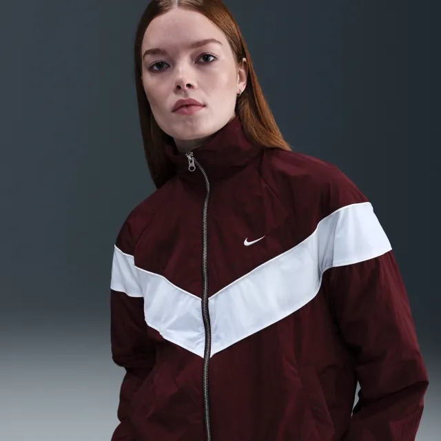 Nike Windrunner Women's Loose UV Woven Full-Zip Jacket - Red - Recycled Fibres Minimum